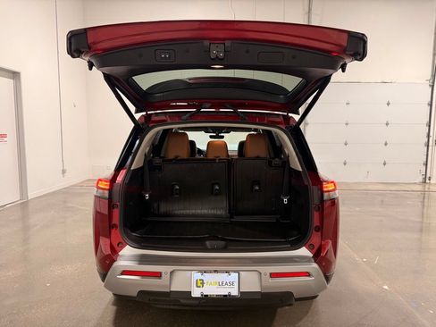 Used 2023 Nissan Pathfinder Platinum w/ Cargo Package FWD image 8