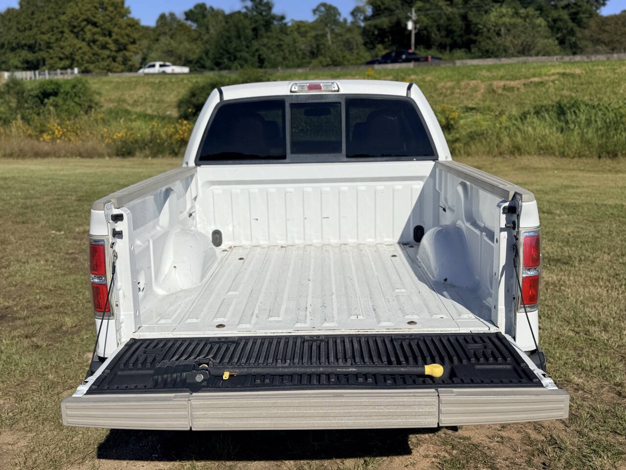 Used 2010 Ford F150 Lariat RWD image 9
