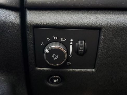 Used 2018 Jeep Grand Cherokee Altitude RWD image 34