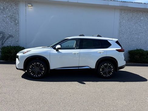 Used 2026 Nissan Rogue Platinum AWD/4WD image 3