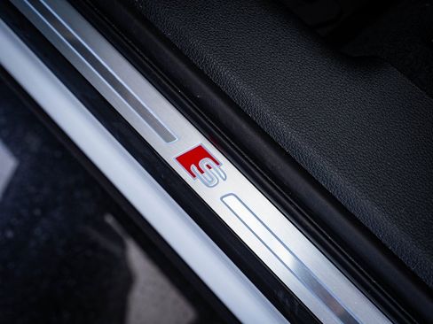 Certified 2025 Audi Q3 2.0T Premium Plus w/ Premium Plus Package image 39