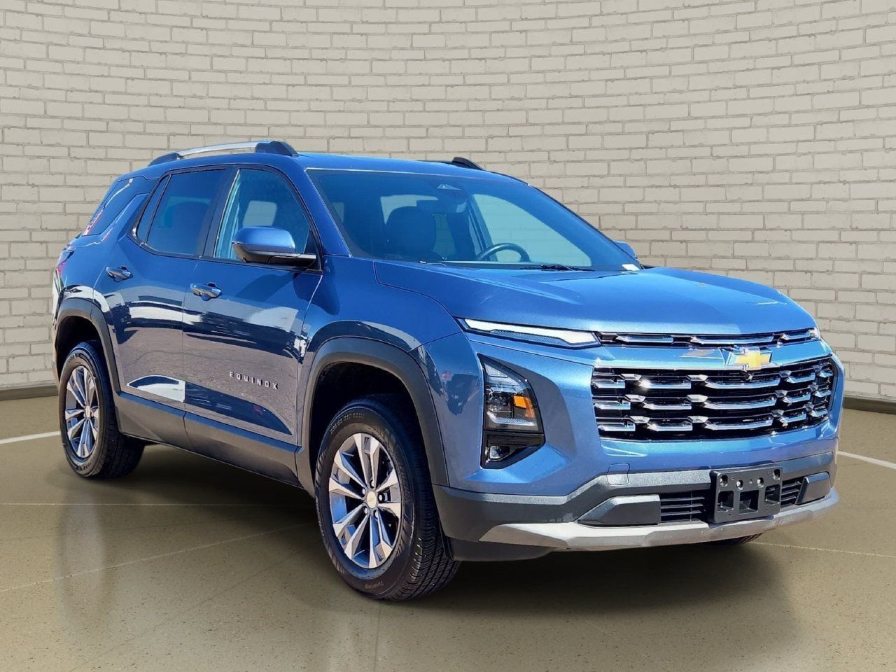 Used 2025 Chevrolet Equinox LT w/ Convenience Package II FWD image 3