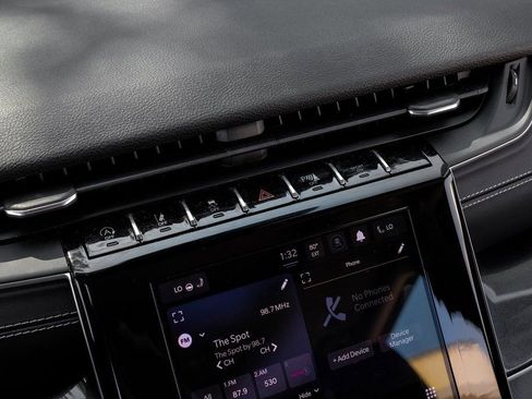 Used 2022 Jeep Grand Cherokee Laredo w/ Luxury Tech Group I image 35