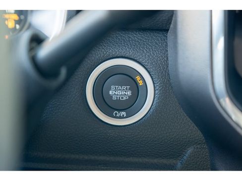 Used 2025 RAM 2500 Laramie AWD/4WD image 30
