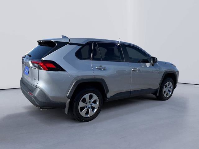Used 2022 Toyota RAV4 LE FWD image 5