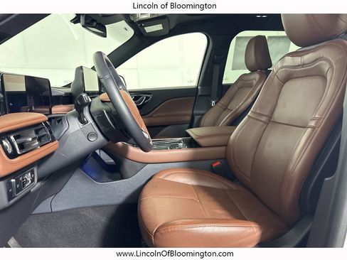 Certified 2025 Lincoln Aviator Reserve w/ Illumination Package image 28