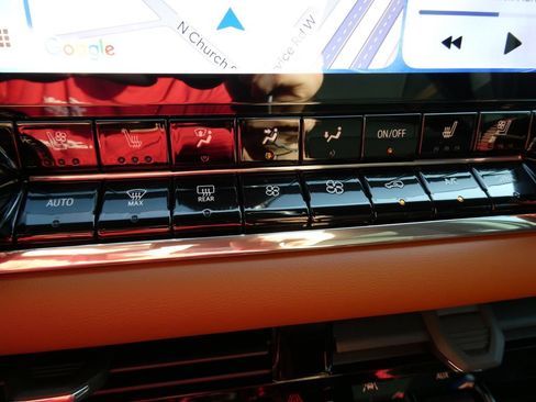 Used 2026 GMC Canyon AT4 w/ Technology Plus Package AWD/4WD image 32