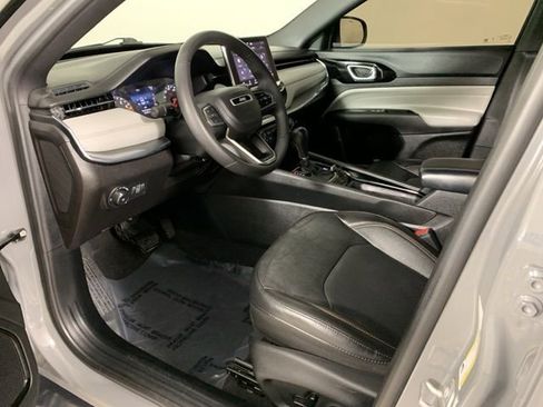 Used 2023 Jeep Compass Limited AWD/4WD image 28