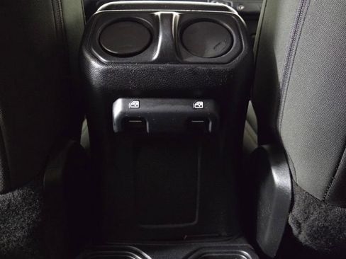 Used 2018 Jeep Wrangler Unlimited Sport S image 31