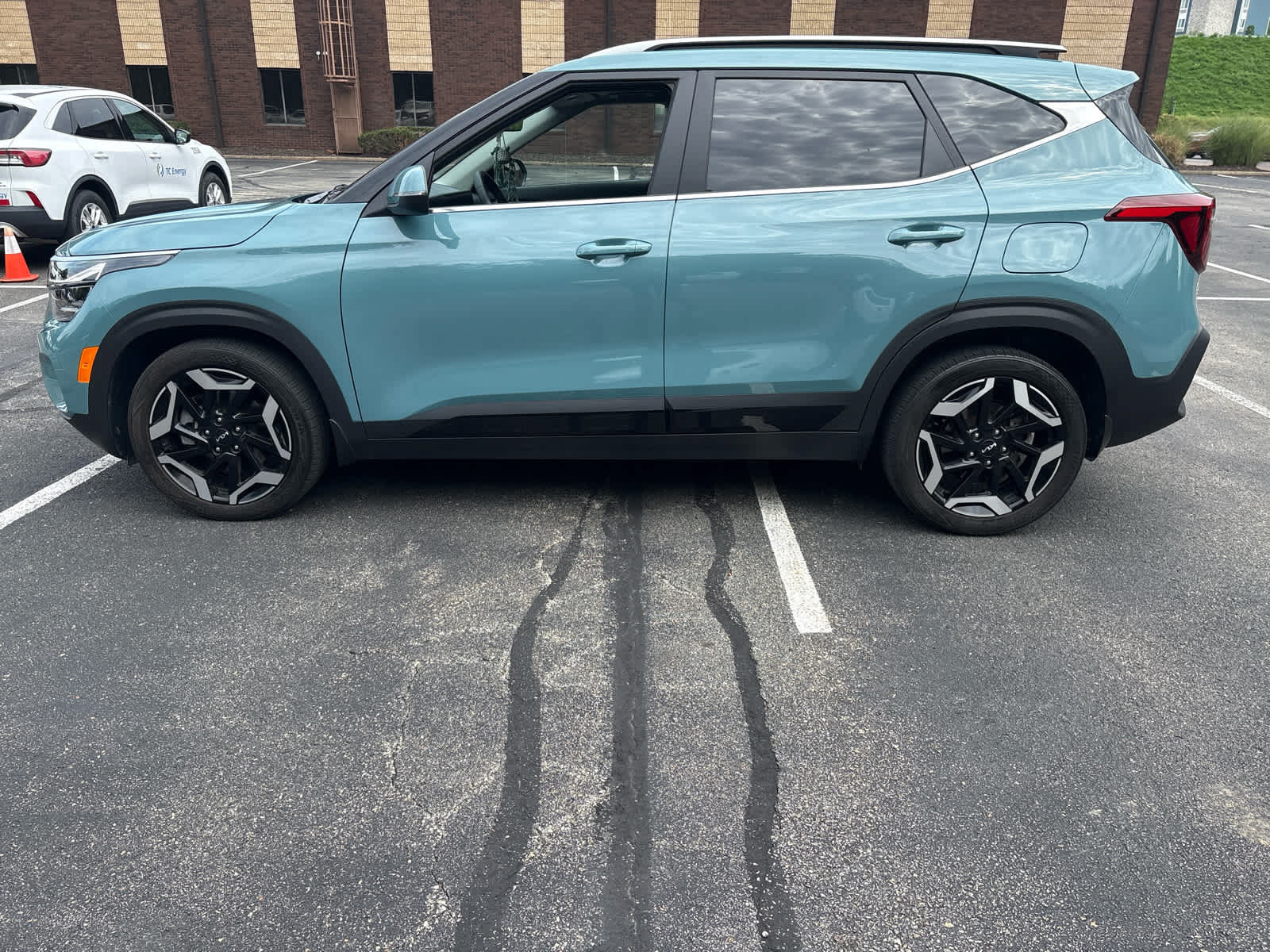 Used 2024 Kia Seltos SX w/ SX Sunroof Package AWD/4WD image 1