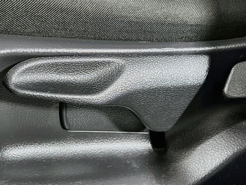 Used 2020 Toyota C-HR XLE FWD image 16
