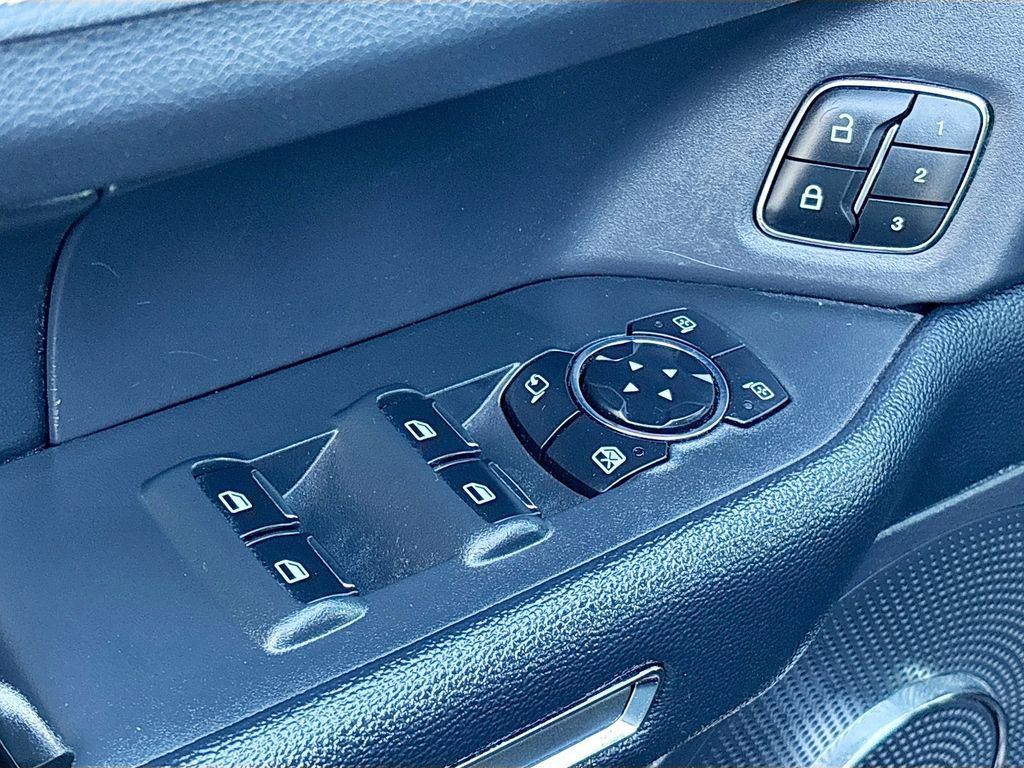 Used 2023 Ford Expedition Limited RWD image 18