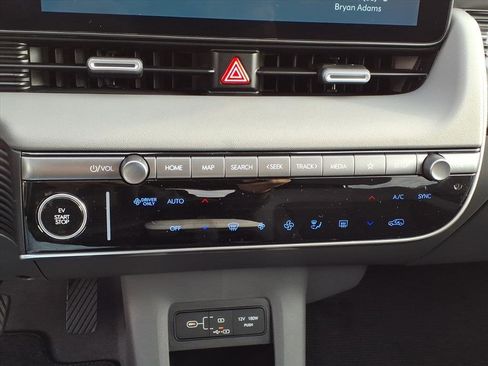Used 2025 Hyundai Ioniq 5 SE image 16