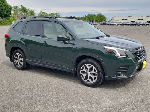 Used 2023 Subaru Forester Premium AWD/4WD image 3