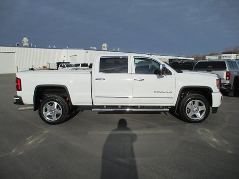 Used 2015 GMC Sierra 2500 Denali w/ Duramax Plus Package image 5