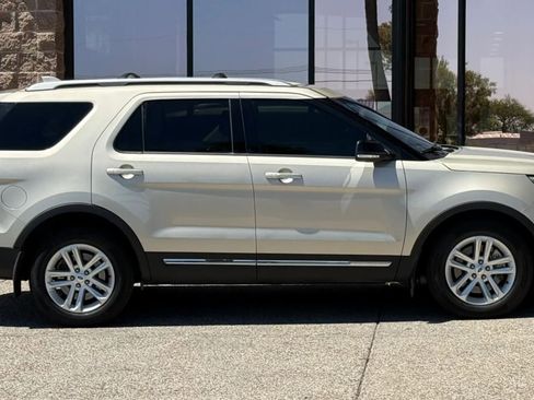 Used 2017 Ford Explorer XLT FWD image 14
