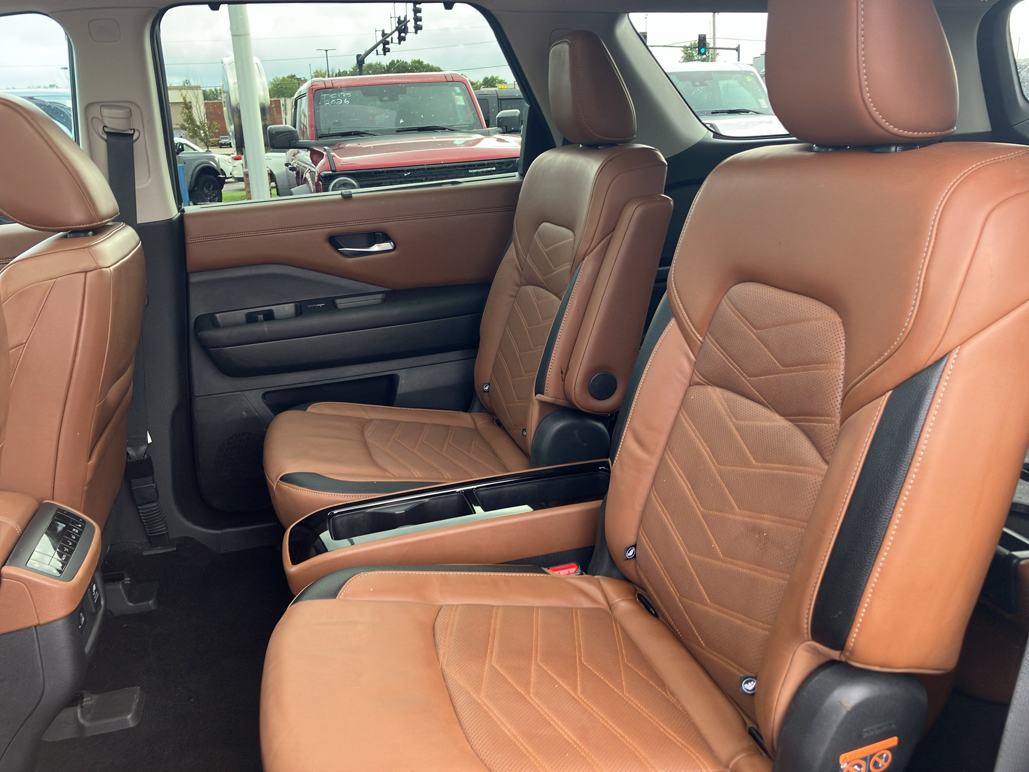 Used 2022 Nissan Pathfinder Platinum w/ Cargo Package AWD/4WD image 31