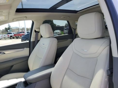 Used 2020 Cadillac XT5 Premium Luxury w/ LPO, Floor Liner Package image 5