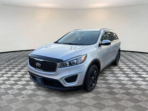 Used 2018 Kia Sorento FWD V6 image 3