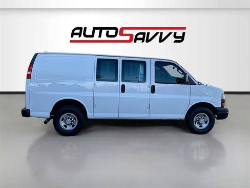 Used 2023 Chevrolet Express 2500 w/ Driver Convenience Package image 8