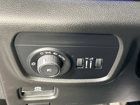 Used 2023 Jeep Grand Cherokee Overland AWD/4WD image 10