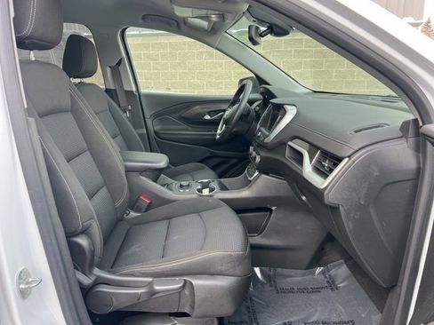 Used 2023 GMC Terrain SLE w/ Driver Convenience Package image 11