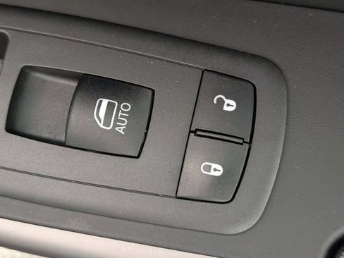 Certified 2021 Jeep Cherokee Limited AWD/4WD image 34