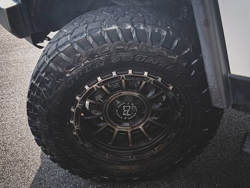 Used 2012 Toyota FJ Cruiser 2WD w/ Convenience Pkg image 18