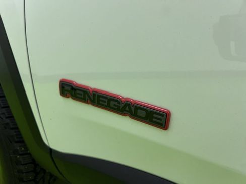 Used 2016 Jeep Renegade Trailhawk w/ Safety & Security Group AWD/4WD image 15