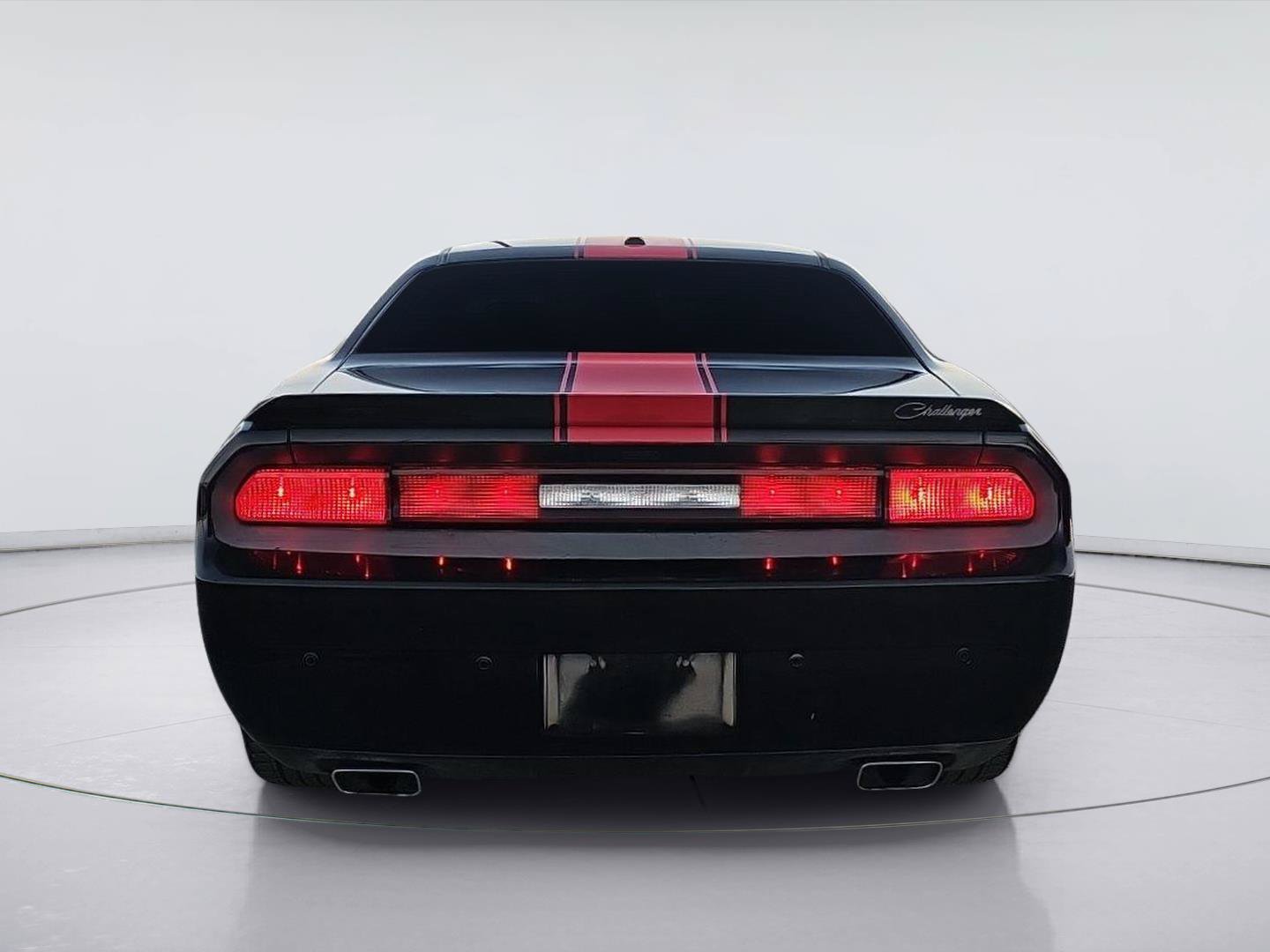 Used 2013 Dodge Challenger SXT RWD image 4