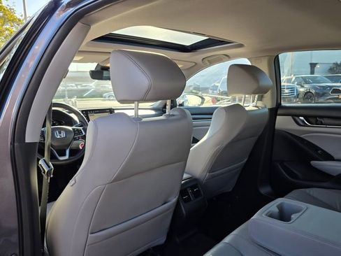 Used 2018 Honda Accord Touring image 18