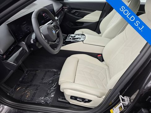 Certified 2024 BMW 530i w/ Premium Package RWD image 9