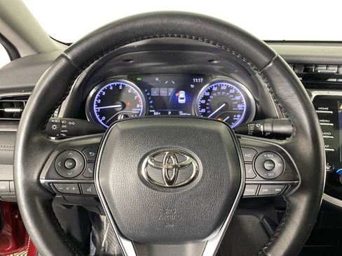 Used 2019 Toyota Camry XLE image 20