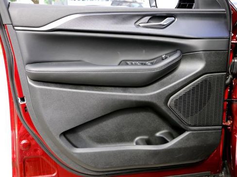 New 2025 Jeep Grand Cherokee L Altitude RWD image 15