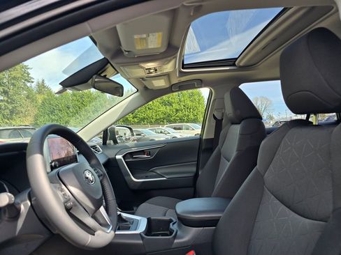Used 2025 Toyota RAV4 XLE w/ Convenience Package image 2