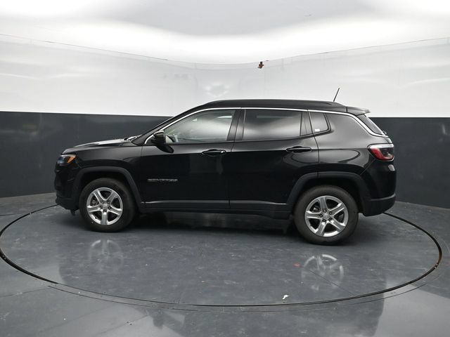 Used 2024 Jeep Compass Latitude AWD/4WD image 4