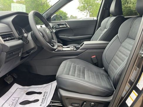 New 2026 Mitsubishi Outlander LE FWD image 14