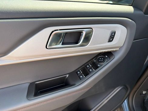 New 2026 Ford Explorer Active RWD image 15