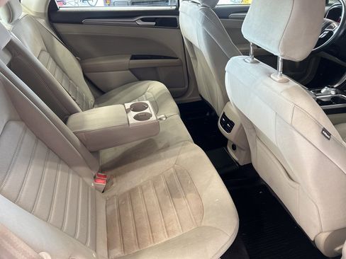 Used 2020 Ford Fusion SE image 4