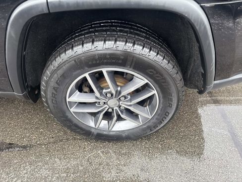 Used 2017 Jeep Grand Cherokee Limited image 13