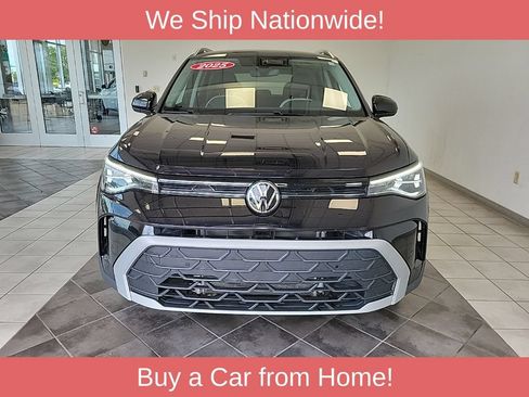 Used 2025 Volkswagen Taos SE AWD/4WD image 3