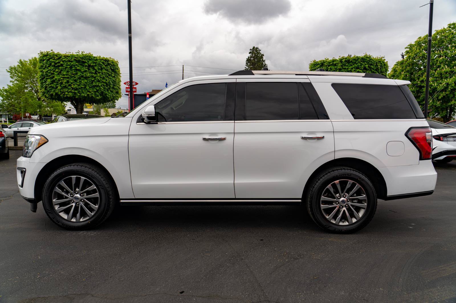 Used 2018 Ford Expedition Limited AWD/4WD image 12
