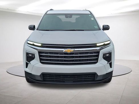 Used 2024 Chevrolet Traverse LT image 2