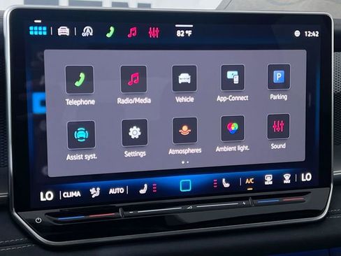 New 2026 Volkswagen Tiguan SE R-Line image 18