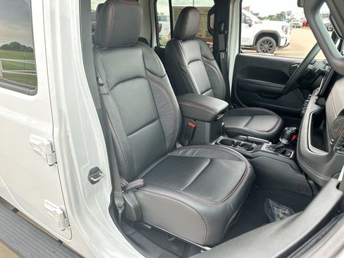 Used 2024 Jeep Gladiator Rubicon AWD/4WD image 23
