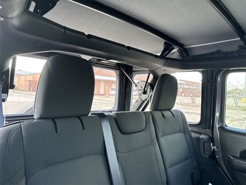 Used 2022 Jeep Wrangler Unlimited Sport image 33