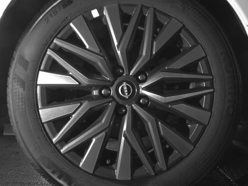 Used 2025 Nissan Altima 2.5 SV FWD image 14