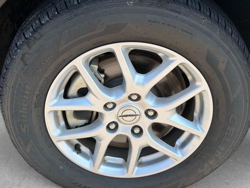 Used 2024 Chrysler Pacifica Touring-L FWD image 13
