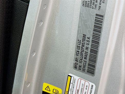 Used 2023 Jeep Wrangler Sahara image 12