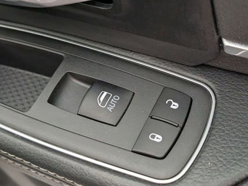 Used 2019 RAM 2500 Laramie AWD/4WD image 36